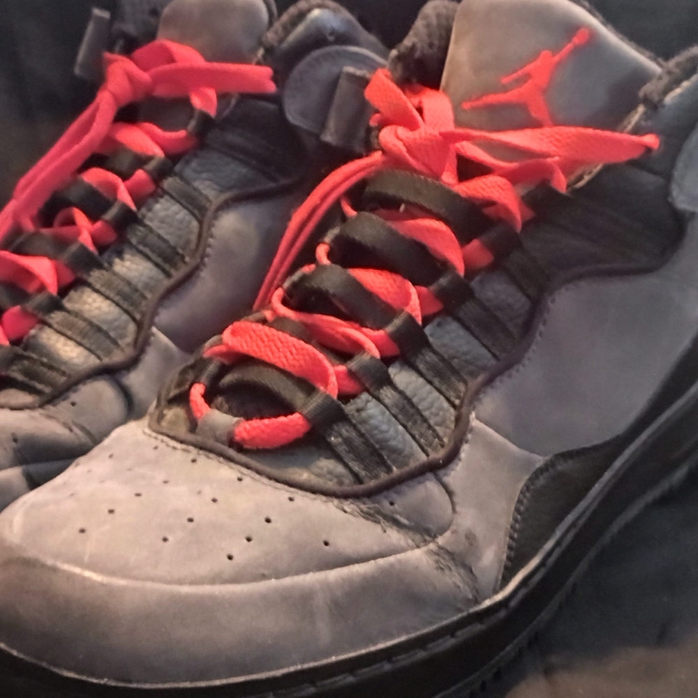 Jordan Men's 9 Charcoal and Crimson Sneakers